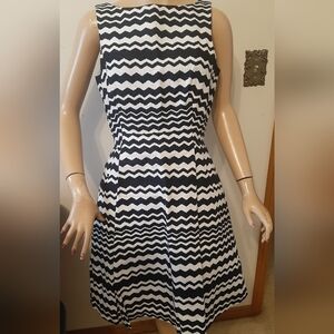 TAYLOR Wave Striped Fit & Flare Black/White Dress Women's Size 8